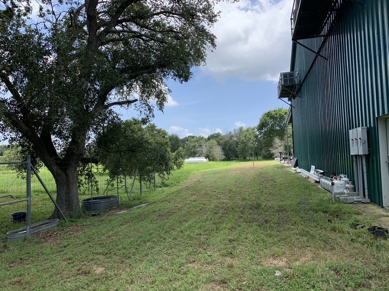 2016 County Road 220, Angleton, TX 77515 UK