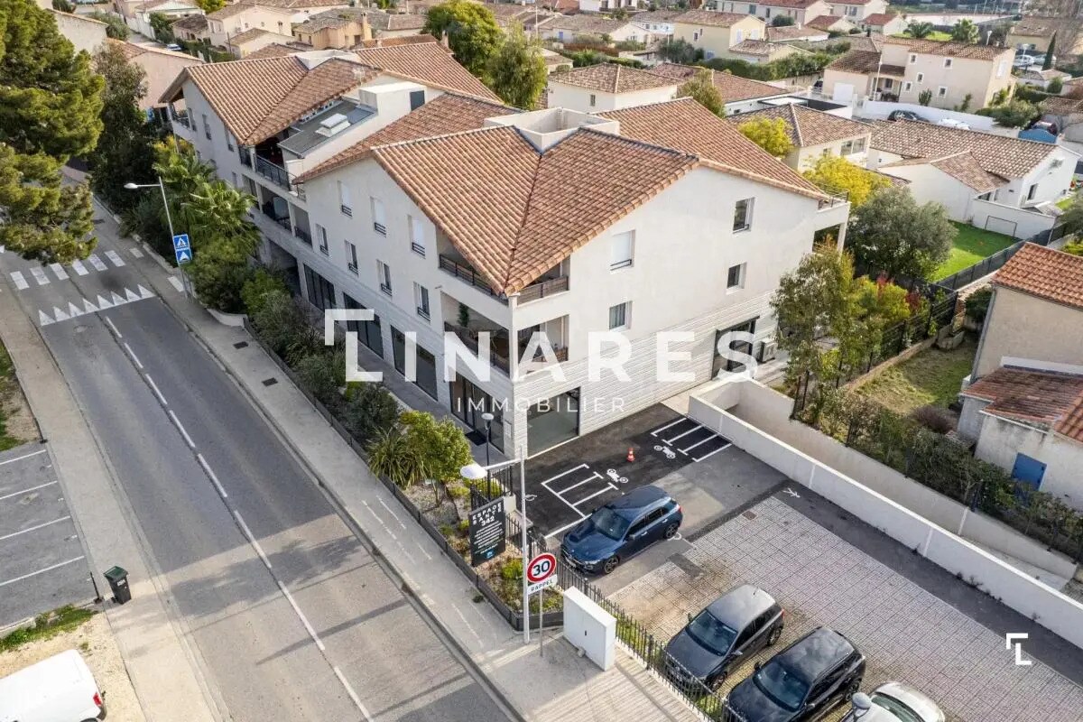Retail in Saint-Cyr-sur-Mer for sale Aerial- Image 1 of 9