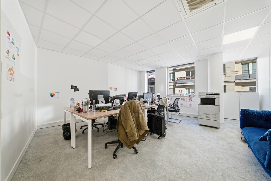 Office in Levallois-Perret for sale - Building Photo - Image 1 of 6