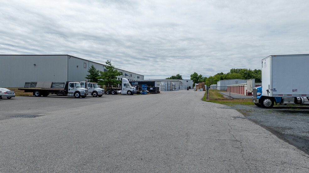 Denton Industrial Park portfolio of 2 properties for sale on LoopNet.co.uk - Building Photo - Image 2 of 7