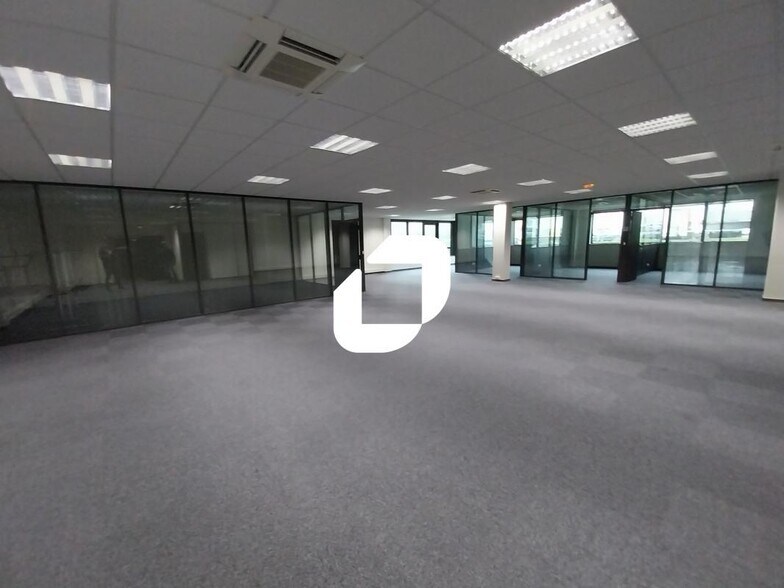 Office in Bry-sur-Marne to rent - Interior Photo - Image 2 of 15