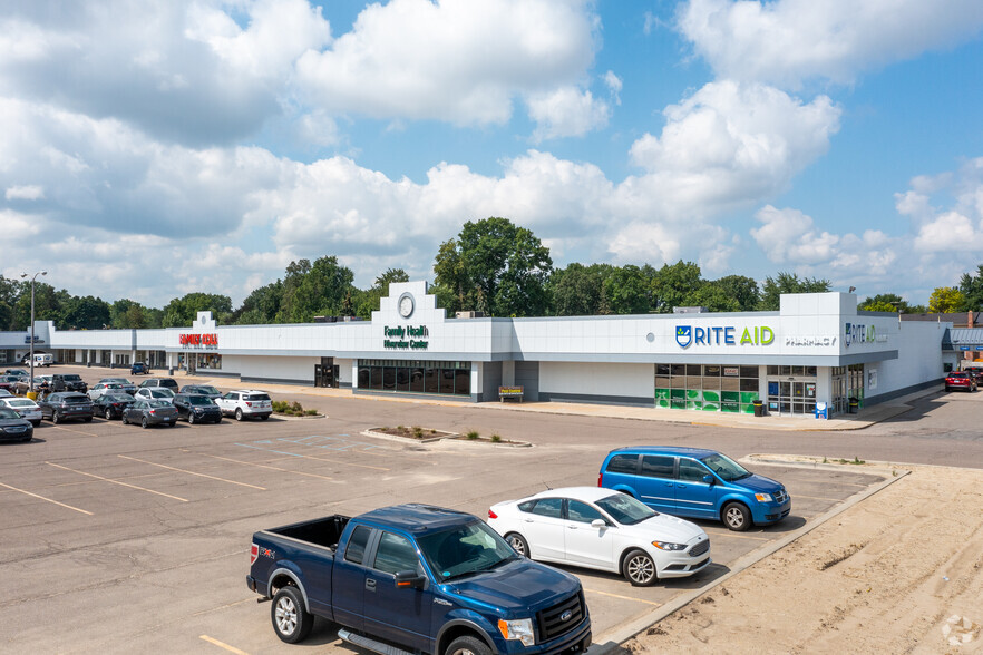 19010-19230 Fort St, Riverview, MI for rent - Building Photo - Image 1 of 8