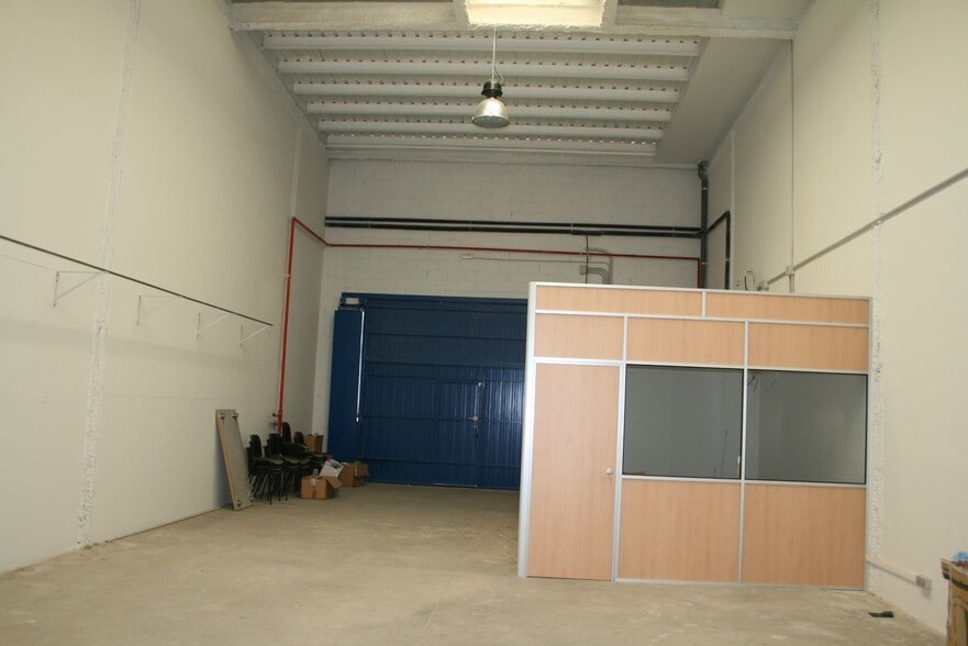 Industrial in Madrid, Madrid for sale - Building Photo - Image 2 of 3