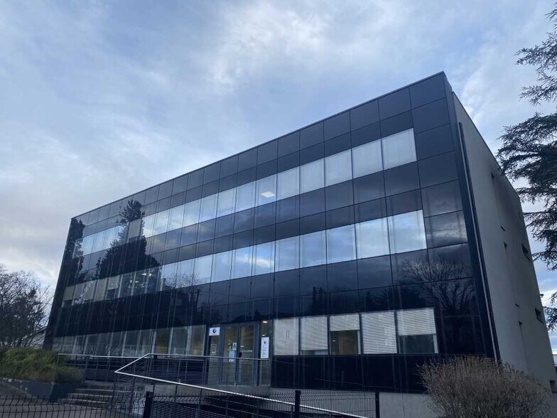 Office in Caluire-et-Cuire to rent - Building Photo - Image 2 of 9