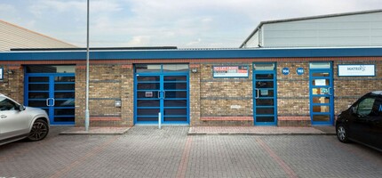 900-905 Yeovil Rd, Slough for rent Building Photo- Image 1 of 1