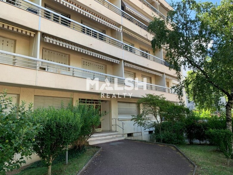 Office in Vénissieux to rent - Building Photo - Image 1 of 14