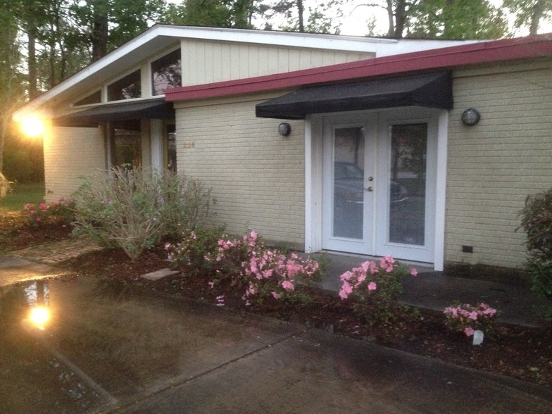 224 W Causeway Approach, Mandeville, LA for rent - Building Photo - Image 3 of 7