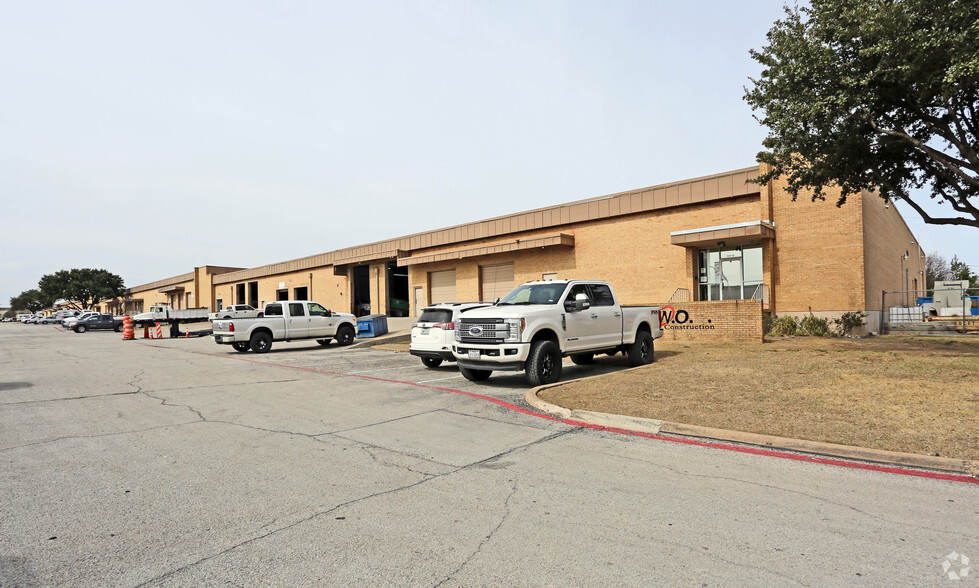 901-941 Avenue N, Grand Prairie, TX for rent - Primary Photo - Image 1 of 5