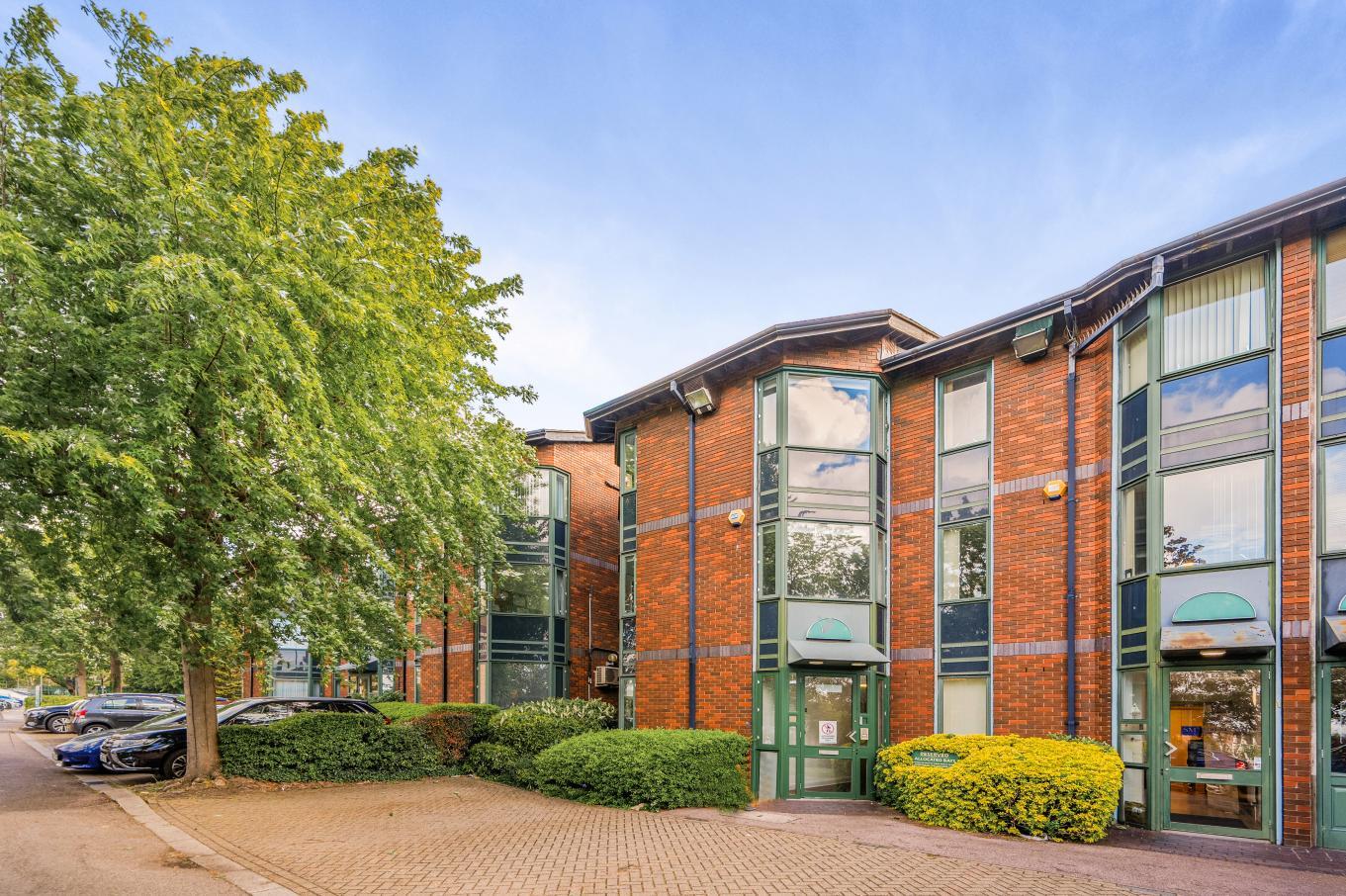 Bunns Ln, London to rent Building Photo- Image 1 of 6