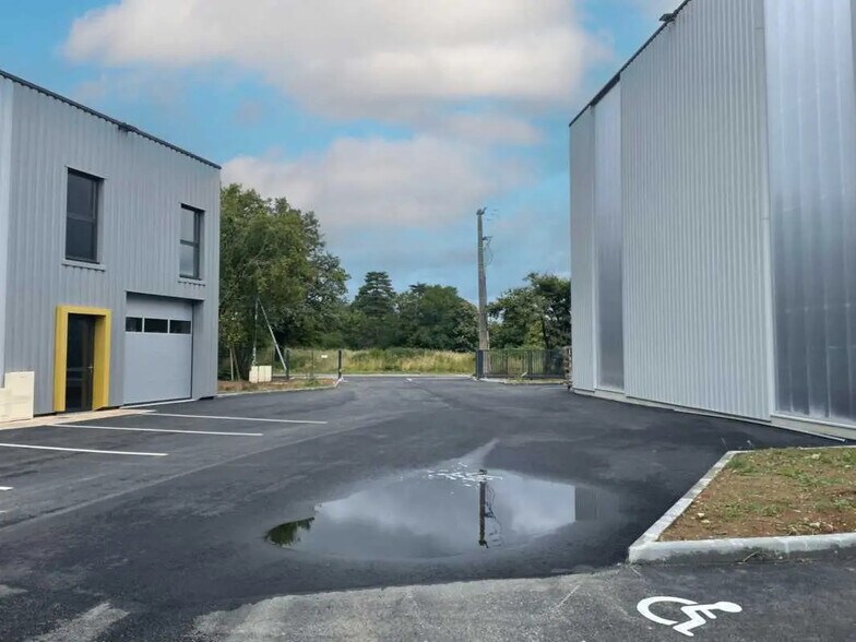 4 Rue Du Pan Loup, Couëron to rent - Building Photo - Image 2 of 5