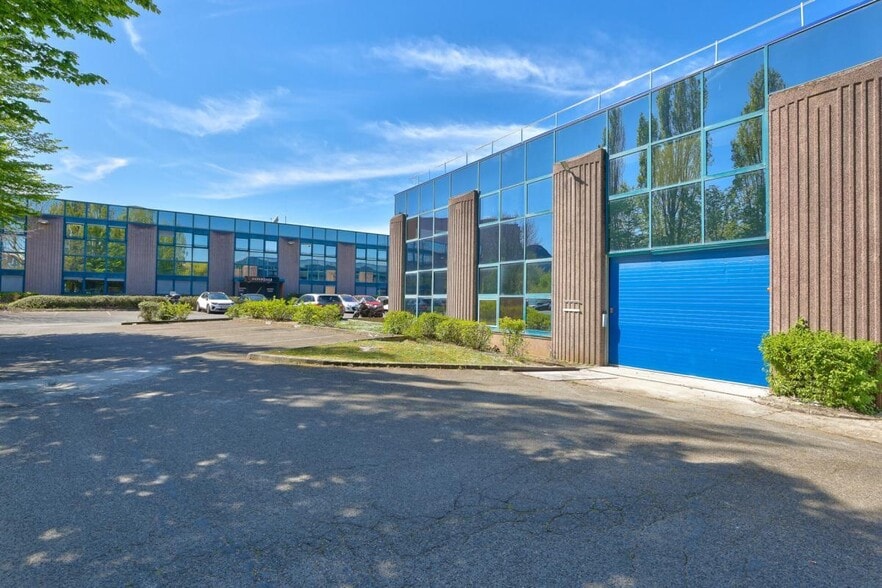 Light Industrial in Villiers-sur-Marne to rent - Building Photo - Image 1 of 8