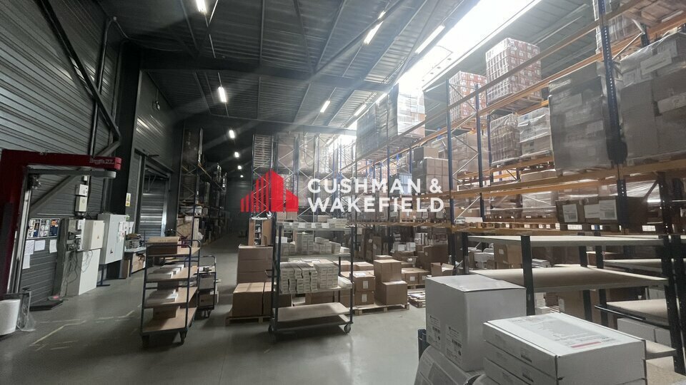 Light Industrial in Quint-Fonsegrives to rent - Interior Photo - Image 2 of 4