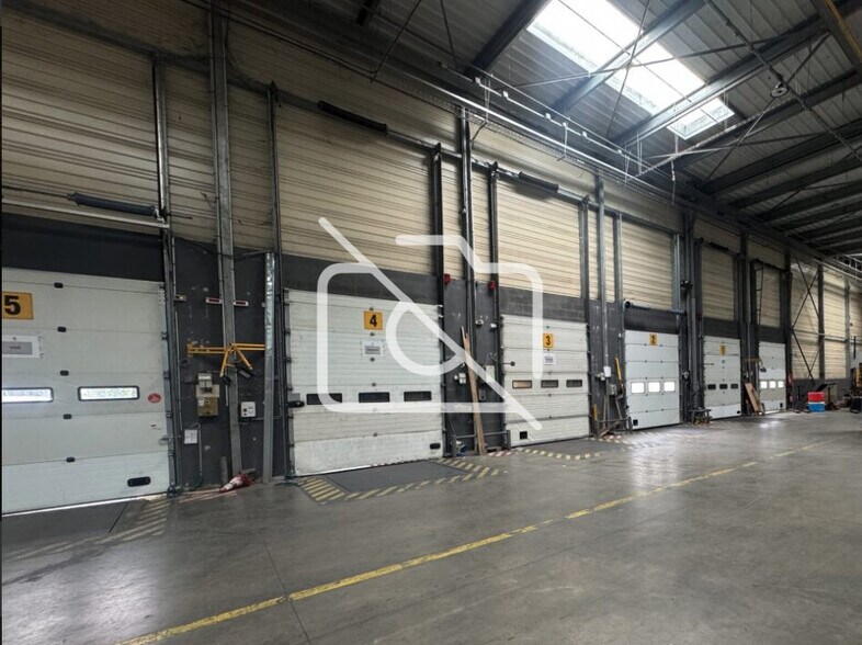 Industrial in Mitry-Mory to rent - Building Photo - Image 2 of 3
