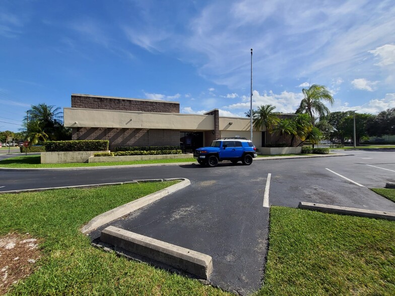 1750 NE 8th St, Homestead, FL for sale - Building Photo - Image 2 of 36