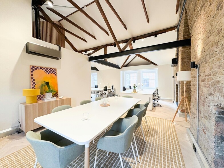 34-35 Eastcastle St, London to rent - Building Photo - Image 1 of 81