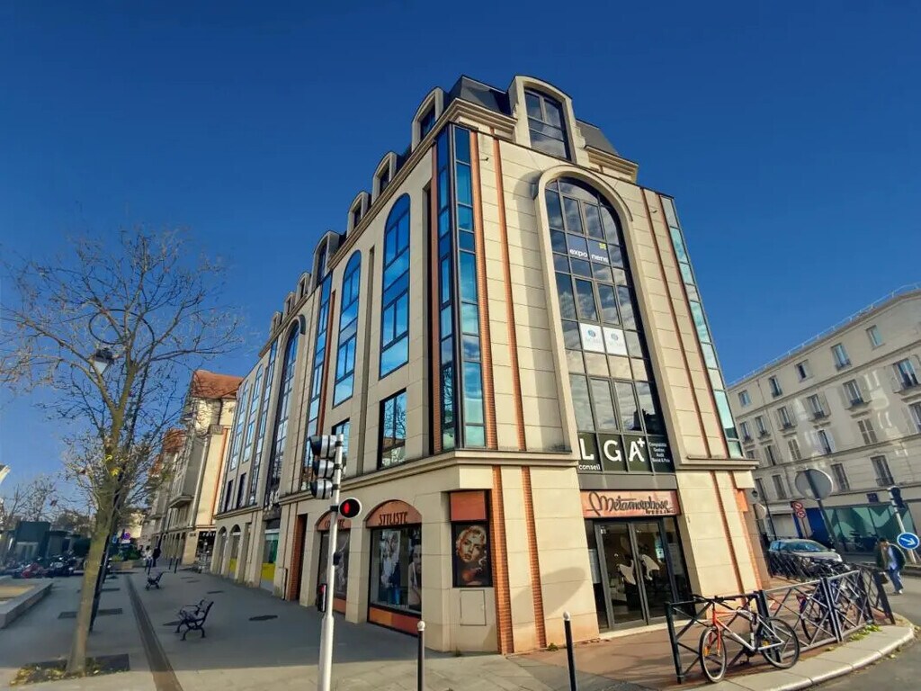 Location Bureaux 133 m² - Photo 1
