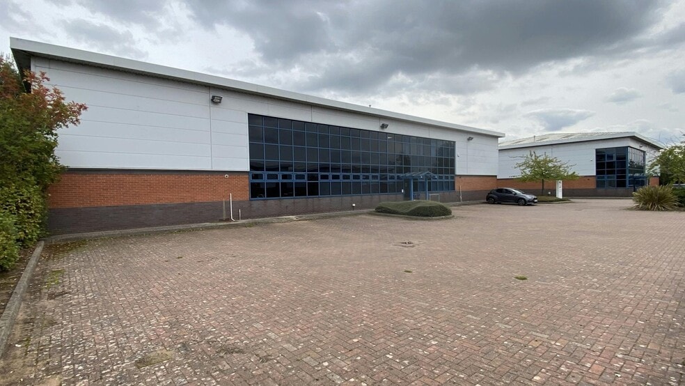 Eastboro Flds, Nuneaton to rent - Building Photo - Image 3 of 12