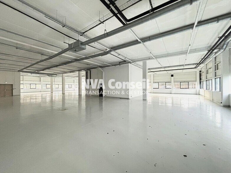 Light Industrial in Cergy to rent - Interior Photo - Image 1 of 13