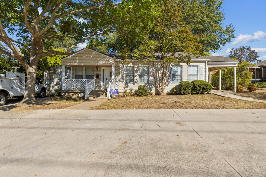 1313 W Abram St, Arlington, TX for rent - Building Photo - Image 1 of 19