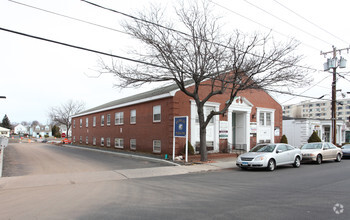 100 Market Sq, Newington, CT for sale Primary Photo- Image 1 of 1