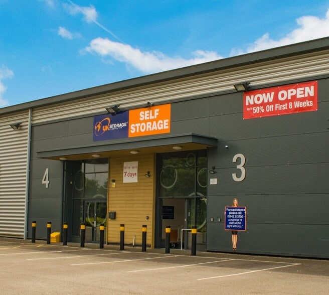 Manchester Rd, Wigan to rent - Building Photo - Image 1 of 4