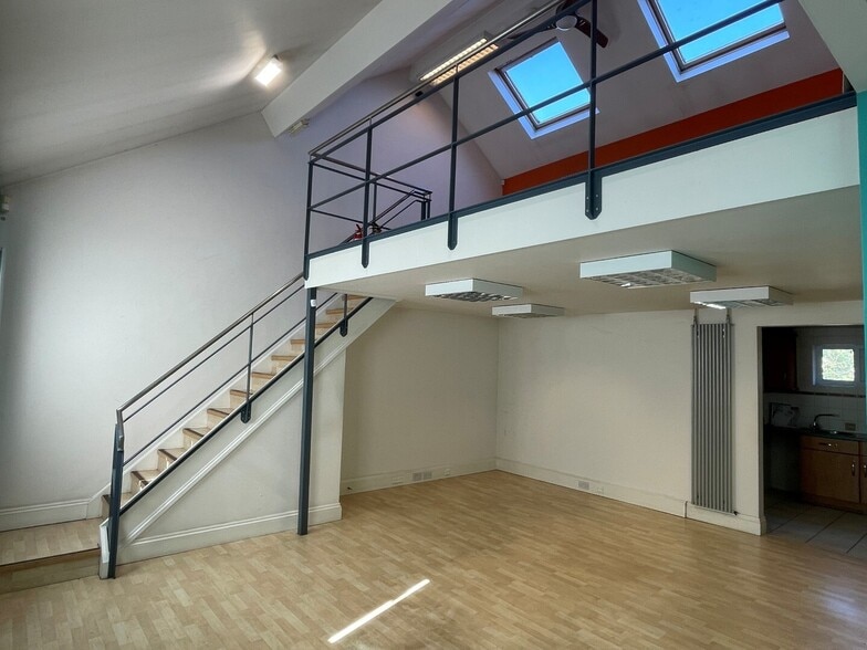 102 High St, Berkhamsted for sale - Building Photo - Image 2 of 5