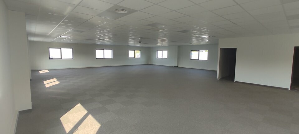Office in Bourgoin-Jallieu to rent - Interior Photo - Image 3 of 12