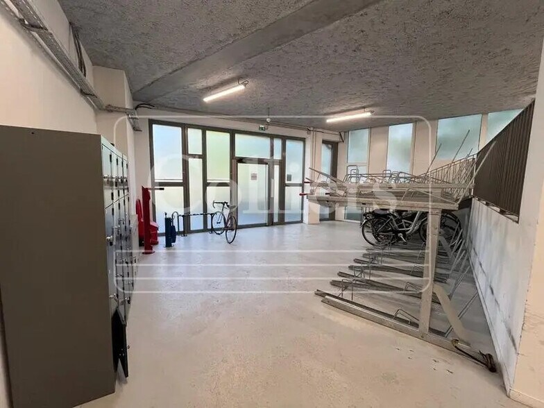 4 Rue Maurice Moissonnier, Vaulx-en-Velin to rent - Building Photo - Image 3 of 21
