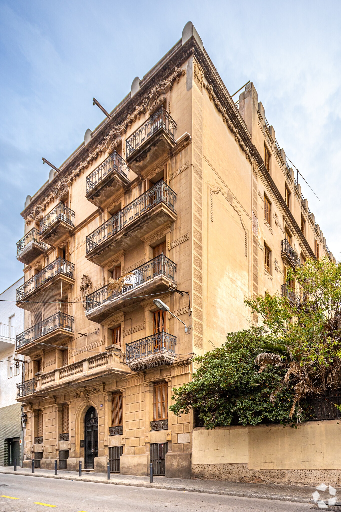 Retail in Barcelona, Barcelona to rent Building Photo- Image 1 of 3