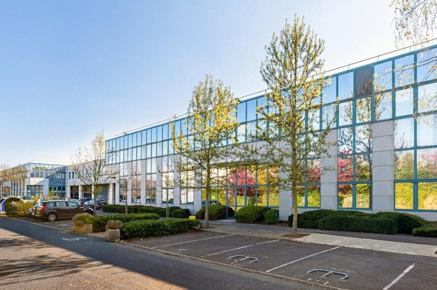 Industrial in Fresnes to rent - Building Photo - Image 1 of 25