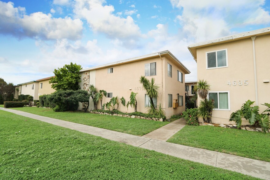 4675 N Bellflower Blvd, Long Beach 90808 UK