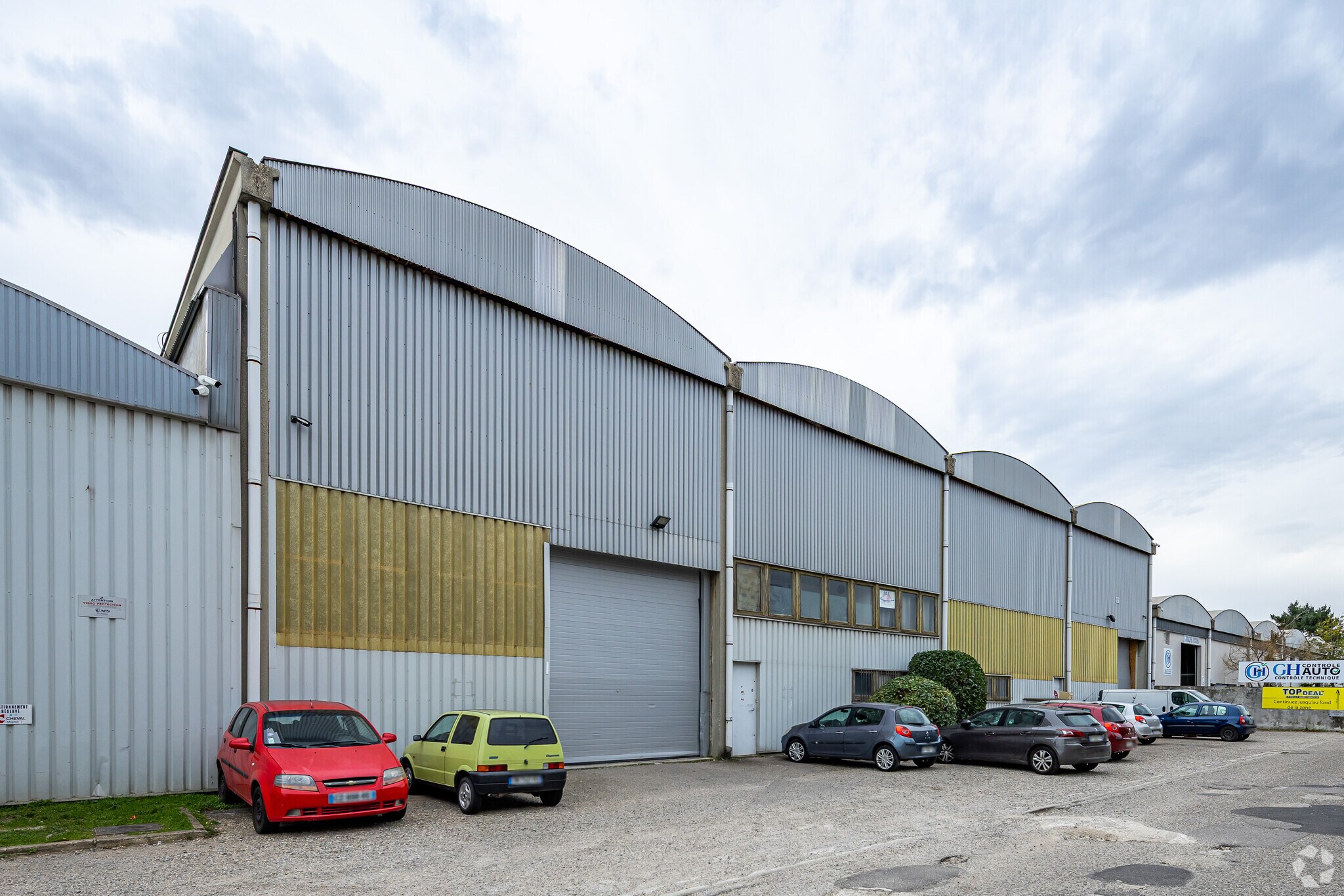 21 Rue Du Lyonnais, Saint-Priest for sale Primary Photo- Image 1 of 1