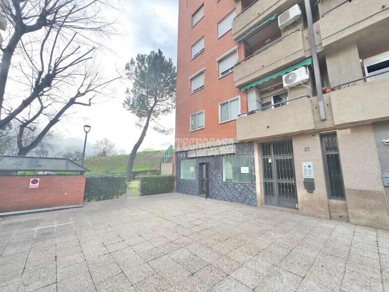 Retail in Móstoles, Madrid to rent - Building Photo - Image 2 of 2