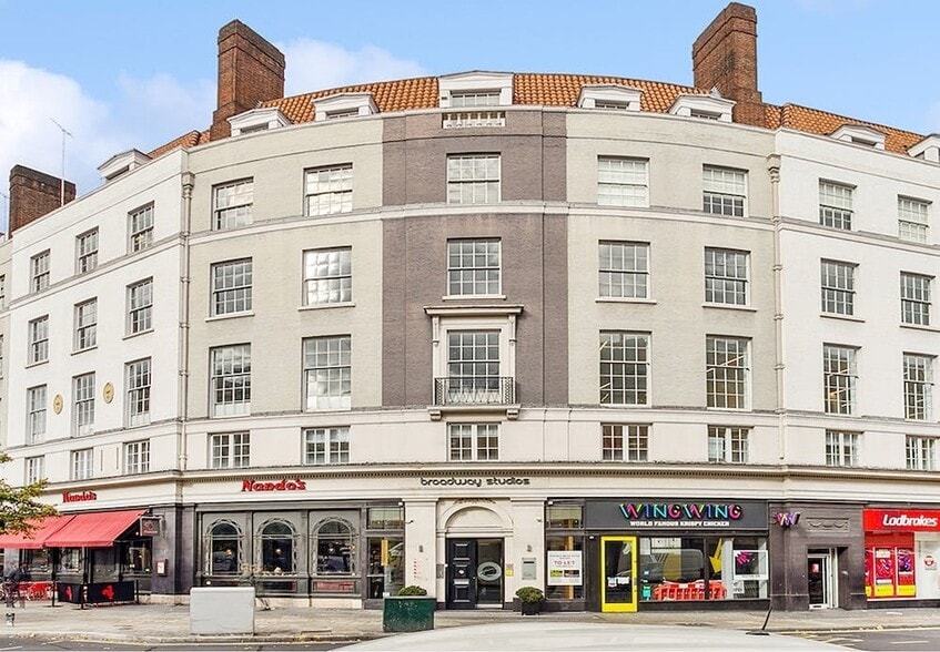 20 Hammersmith Broa, London to rent - Building Photo - Image 1 of 14