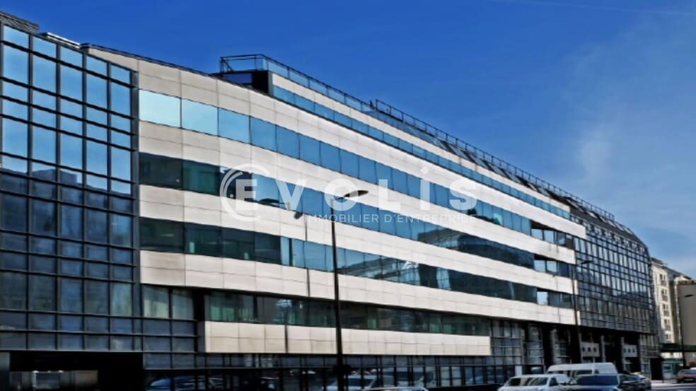 Office in Levallois-Perret to rent - Building Photo - Image 1 of 8