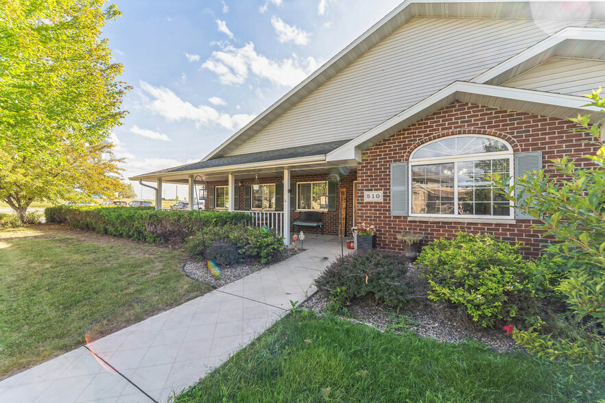 510 Meadow Ln, Wrightstown, WI for sale - Primary Photo - Image 1 of 16