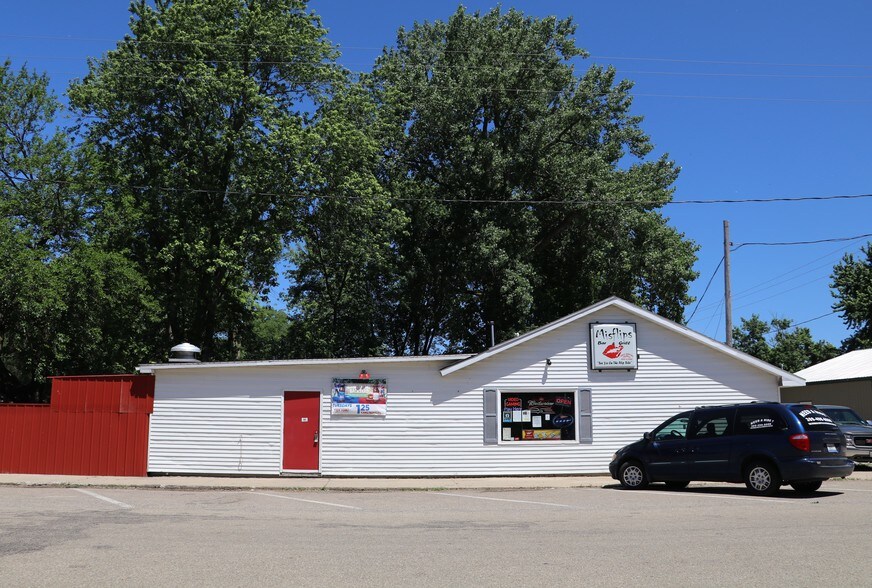 300 Main, Wapella, IL for sale - Primary Photo - Image 1 of 1