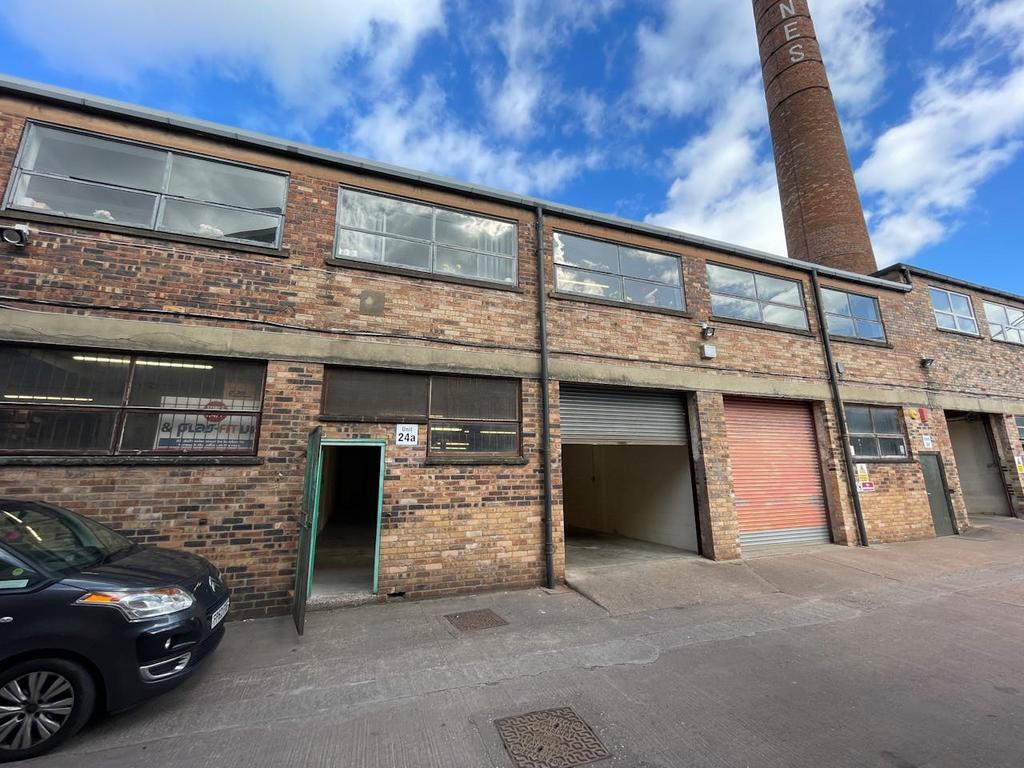 Whieldon Rd, Stoke On Trent to rent Building Photo- Image 1 of 15