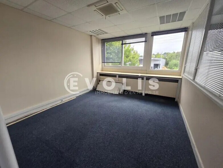 Office in Igny to rent - Interior Photo - Image 2 of 9