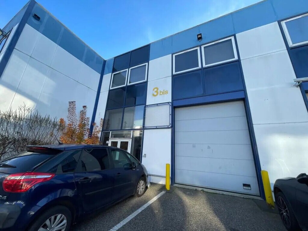 Location Entrepôt 398 m² - Photo 1