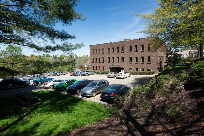 1016 Greentree Rd, Pittsburgh, PA for sale - Building Photo - Image 1 of 1