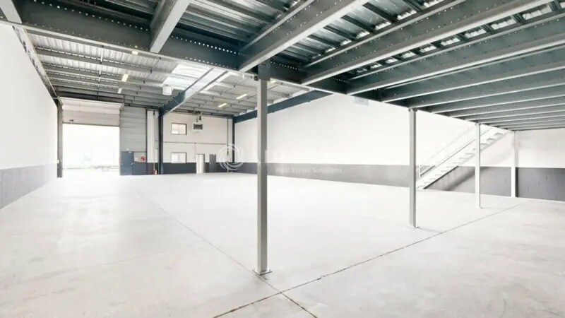 Light Industrial in Bezons to rent - Interior Photo - Image 3 of 9