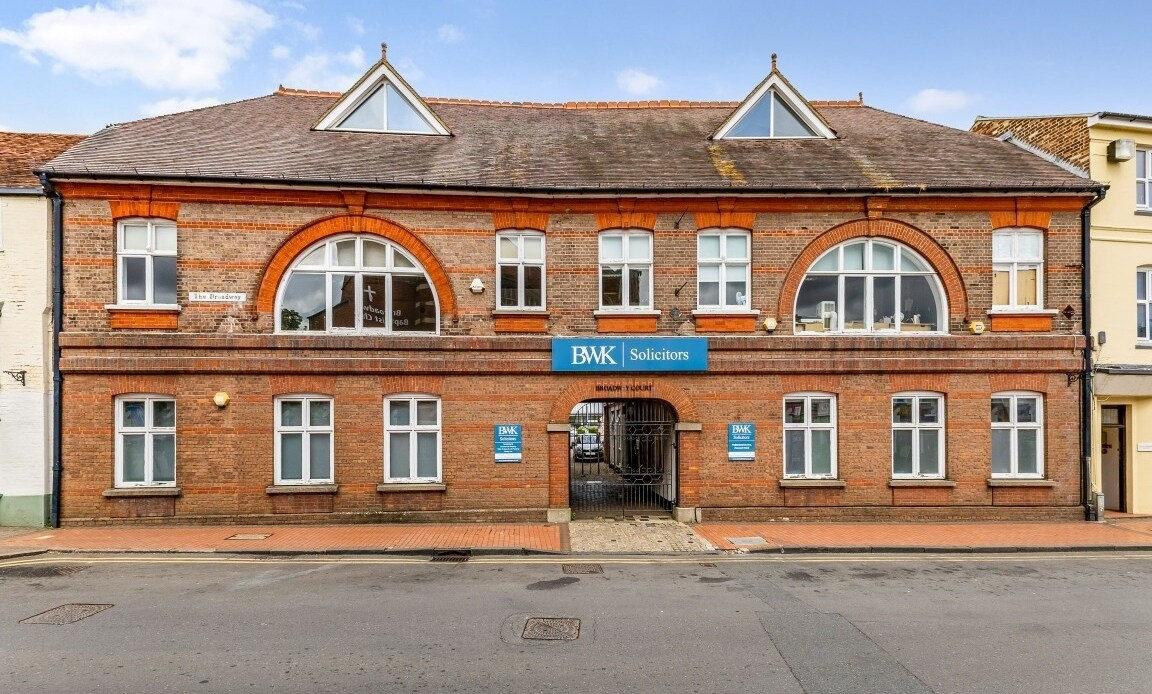 High St, Chesham to rent Building Photo- Image 1 of 2