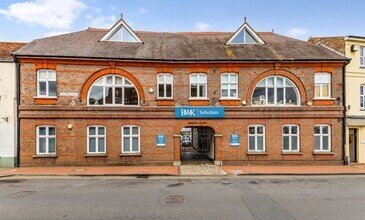 High St, Chesham to rent Building Photo- Image 1 of 2