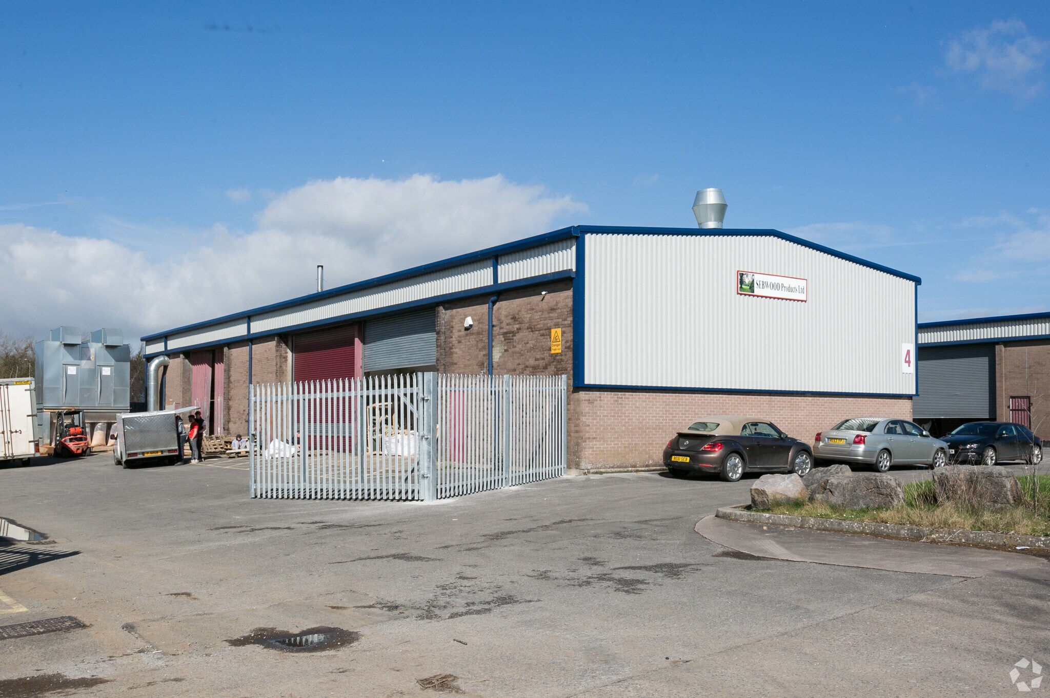 Newlands Ave, Bridgend to rent Primary Photo- Image 1 of 3