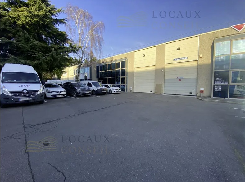Industrial in Bezons to rent - Building Photo - Image 2 of 2