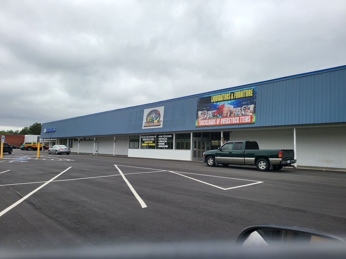 481 E Broad Ave, Rockingham 28379 Broadview Plaza Shopping Center