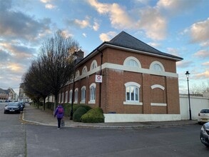 Bridport Rd, Dorchester to rent Building Photo- Image 1 of 4