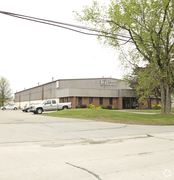 1932 Austin Dr, Troy, MI for sale - Primary Photo - Image 1 of 1