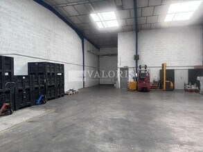 Light Industrial in Champagne-au-Mont-d'Or to rent Building Photo- Image 2 of 4